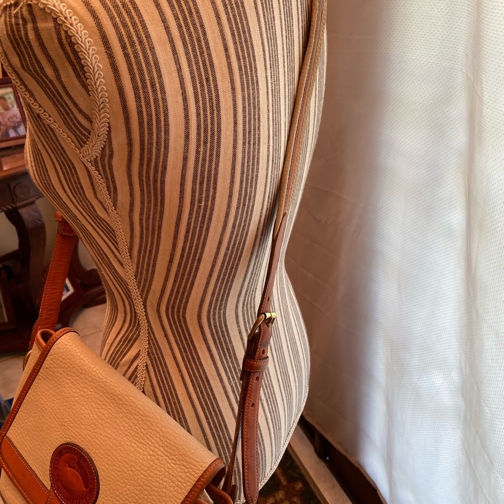 Dooney & Bourke All Weather Leather vintage Crossbody bag - Picture 5 of 11